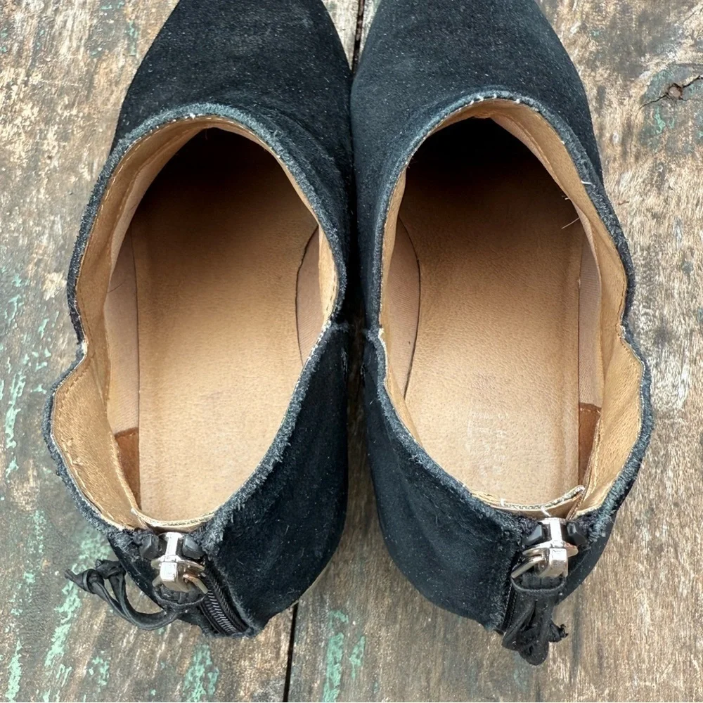 Kenneth Cole Reaction Black Suede Ankle Booties Back Zip Low Heel Size 6.5